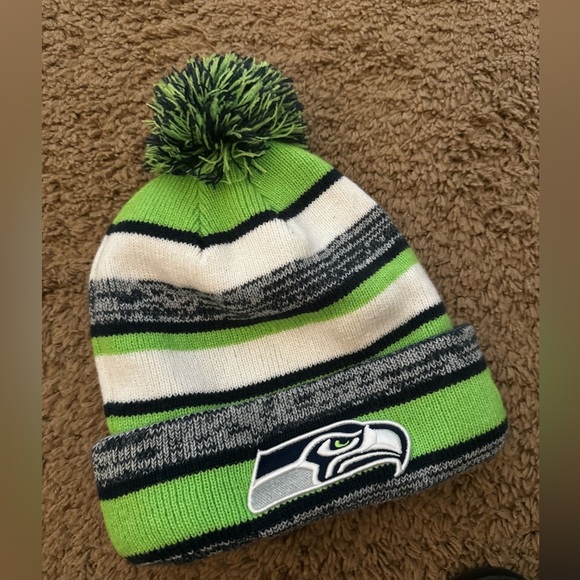 SEATTLE SEAHAWKS NFL NEW ERA
Green White Blue FOOTBALL BEANIE Cap Team Fan EUC - Picture 11 of 11